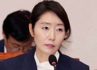 민주당 역대 보좌진도 등 돌렸다…"강선우 자진 사퇴해야"