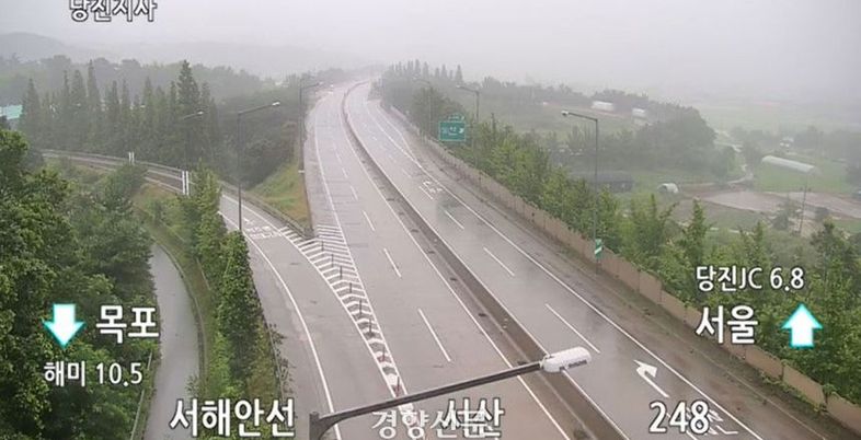[속보] 충남 서산 석남동 침수차량서 심정지 환자 1명 발생…"서해안고속도로 서산IC 구간 차단"