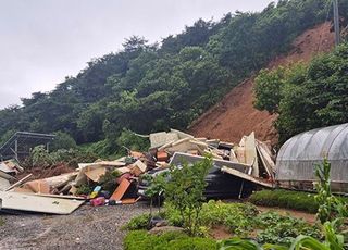 충남 청양서 산사태 매몰 주민 2명 구조