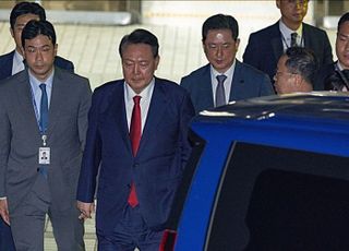 尹, 내란재판 두 번째 불출석…"특검 배제되지 않으면 출석 어려워"