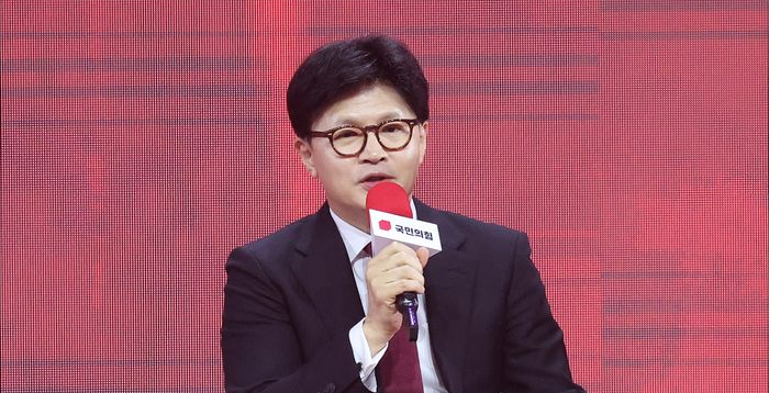 전한길 입당에…한동훈 "우리는 '부정선거 음모론' 지지하지 않는 정당"