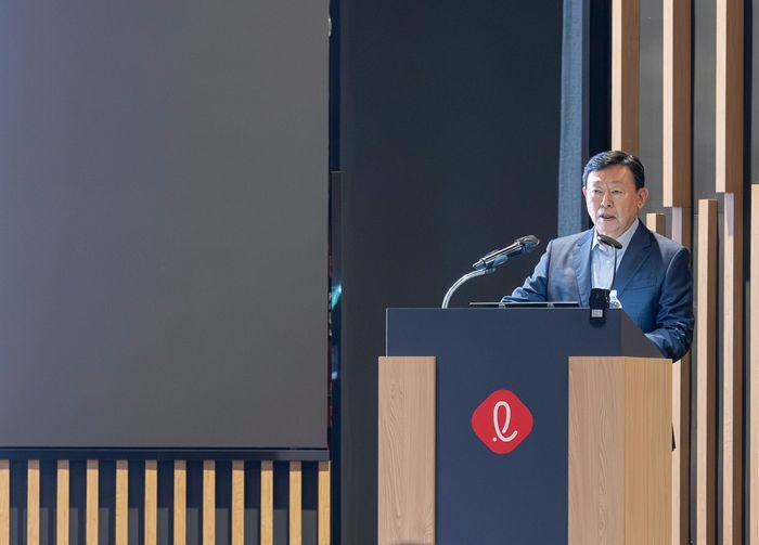 신동빈 롯데 회장 "본업 안에서 끊임없이 혁신 시도해야"