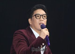 "우울증과 건강악화"…MC몽, 한국 떠나 유학길