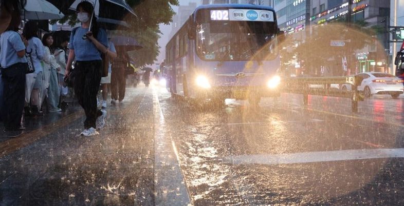 [속보] 전남 화순천 주도교 지점 홍수주의보…서울 구로구 등 2곳도 '호우긴급재난문자' 발송