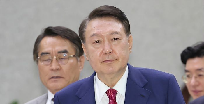 내란특검, 尹 직권남용 등 혐의 구속기소…"계엄 사전 통제장치 무력화"