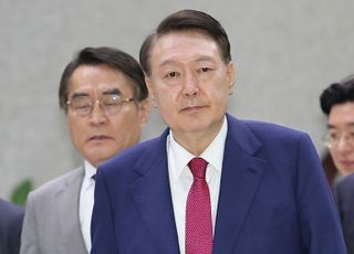 尹측 "특검 기소, 짜맞추기 수사 귀결"…특검, 드론사령관 구속영장 청구
