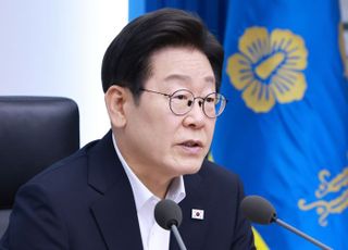 인사 잡음 여파인가…李대통령 지지율 62.2%, 취임 후 첫 하락 [리얼미터]