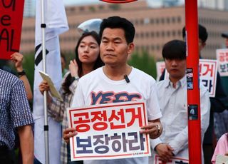 송언석 "전한길 빌미 '극우 프레임'"…한동훈 "'프레임' 아니라 극우 맞다"