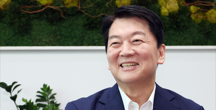[인터뷰] 안철수 "내 얼굴로 지선 치르면 더 많은 당선…총선 이길 기반 만들 수 있다"