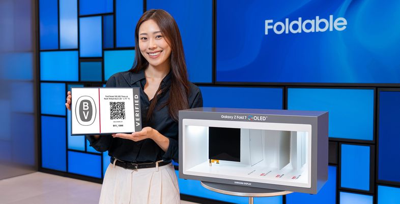 50만번 접었다 펴도 '멀쩡'…삼성D 폴더블 OLED, 2.5배 강해졌다