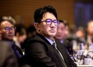 [D:이슈] '방시혁 리스크'에 흔들리는 하이브, '막내돌'이 살려낼까
