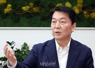대전 찾은 안철수, '쇄신파 단일화' 제안에 "계파 내부 정리부터"