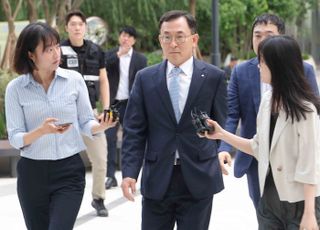 '집사 게이트' 투자사 2차 소환…신한銀·경남스틸 관계자 특검 출석