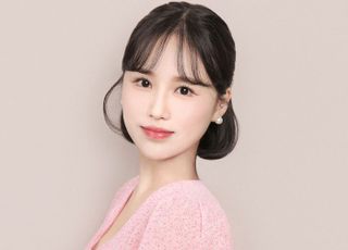 트로트 가수 유민지, '그립' 라이브 커머스도 성공…"팬 유입+매출 동시에"