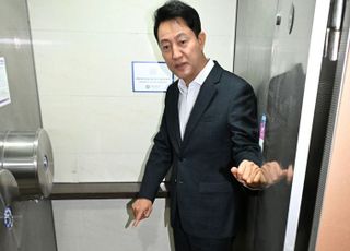 '잠실역 점검' 오세훈 "2028년까지 지하철 화변기, 양변기로 교체"