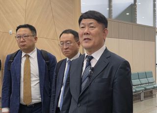 '탈세 혐의' 김정규 타이어뱅크 회장, 항소심서 징역 3년…법정 구속