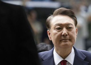尹측, 재판부에 "尹 건강상 이유로 24일 내란재판 불출석" 의견서 제출