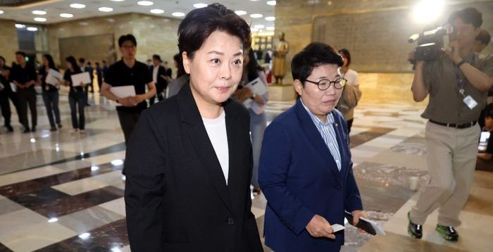 또 미뤄진 혁신 논의…윤희숙發 '진실 공방'에 국민의힘 사분오열