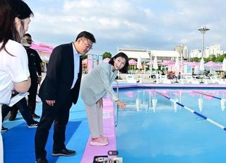 최호정 서울시의장, 잠원한강공원 수영장 안전 점검 나서