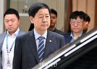 [7/24(목) 데일리안 퇴근길뉴스] 출발부터 꼬인 미국 일정…부총리, 공항서 빈손 유턴 등