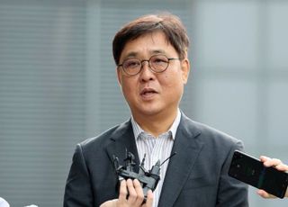 [단독] '소득 5만원' 94년생 최휘영 장남, 崔 BMW '지정운전자'…세금 회피 의혹