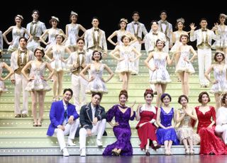 '브로드웨이 42번가’ 출연진 '앙상블과 함께'