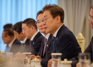 李대통령, 이재용 삼성전자 회장과 만찬 회동…재계 총수와 잇따라 만나