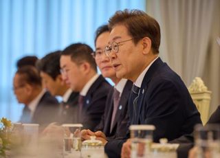 李대통령, 이재용 삼성전자 회장과 만찬 회동…재계 총수와 잇따라 만나