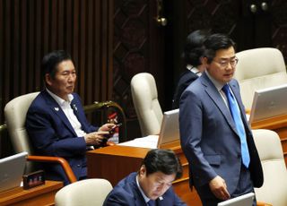 '추격자' 박찬대, '강선우 사퇴 촉구'로 '명심 승부수'…전당대회 변수되나