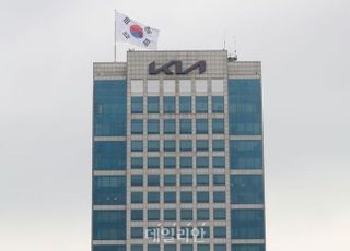 기아, 2분기 영업익 24.1% '급감'… 美 관세 타격 컸다