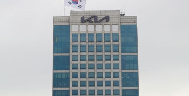 기아, 2분기 영업익 24.1% '급감'… 美 관세 타격 컸다