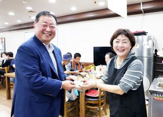 김경일 파주시장, 문산자유시장에서 민생회복 소비쿠폰 사용 독려