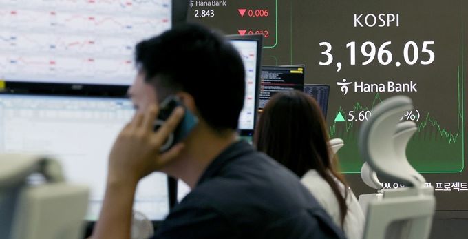 주식시장 거래량, 4개월 만에 최저…美 관세 협상에 ‘숨고르기’