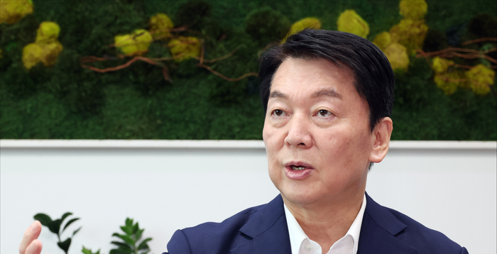 안철수 "국민 혈세 빨아먹는 흡혈귀 정부…세금 부족하면 퍼주기부터 멈춰라"