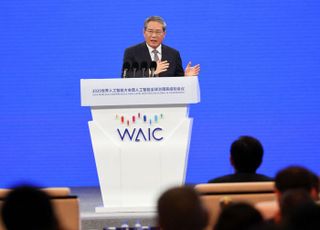 중국 리창 총리 “AI 기술, 각 국가·기업 평등하게 발전·이용해야”