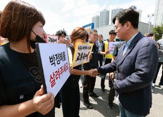 구미 고공농성장 찾은 김영훈 고용장관…“노동 목소리, 고공 아닌 곁에서 경청”