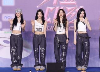 있지 '개미허리 과시'