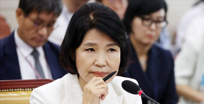 '휴가 반려' 이진숙 "'대의' 위해 목숨 걸어본 사람만 돌을 던지라"