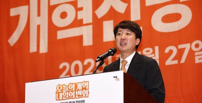 이준석, 개혁신당 새 당대표로 선출…"기존 정당과 다른 방식으로 경쟁해야"