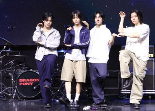 드래곤포니, 시그니처 포즈