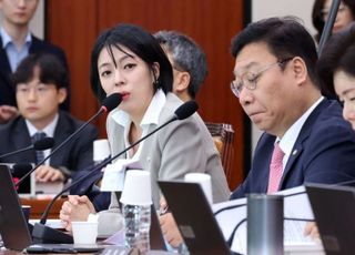 배현진 "최휘영 자녀, '네이버 자회사 단독 채용' 아빠찬스"…崔 "정해진 과정 거쳐"