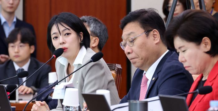 배현진 "최휘영 자녀, '네이버 자회사 단독 채용' 아빠찬스"…崔 "정해진 과정 거쳐"