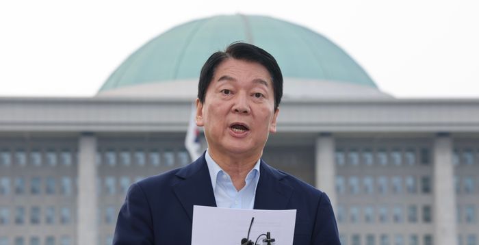 '당대표 출마' 안철수, 내란특검 소환 문자에 "李정권 정치폭주 맞서겠다"