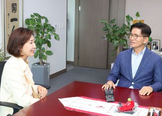 김문수, 나경원 만나 "내부총질, '혁신'이란 이름으로 정당화될 수 없어"