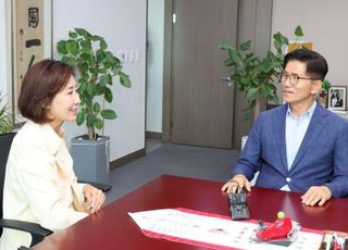 김문수, 나경원 만나 "내부총질, '혁신'이란 이름으로 정당화될 수 없어"