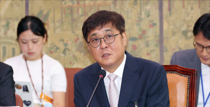 [종합] 최휘영·김윤덕 인사청문회…'아빠 찬스' 두고 여야 공방 격화