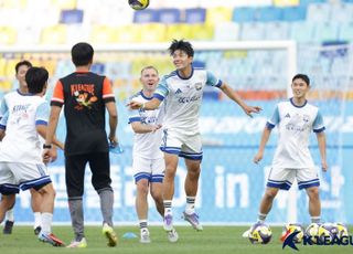 유럽 도전 미룬 전진우, EPL 명문 뉴캐슬 상대로 눈도장?