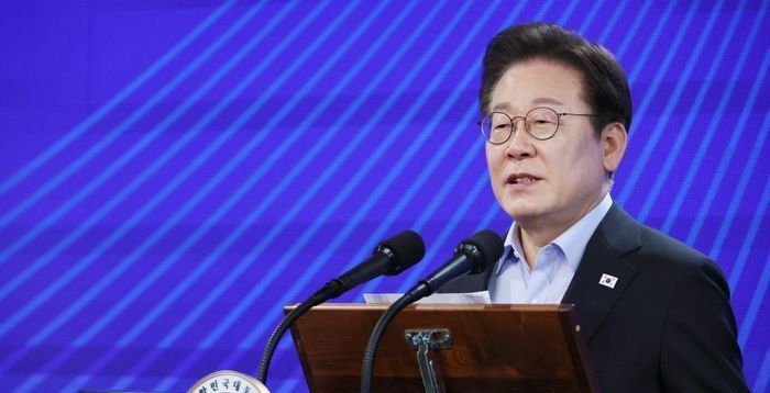 李대통령 "관세협상 악영향 우려해 침묵했는데…가만있으니 '가마니'인 줄 알더라"
