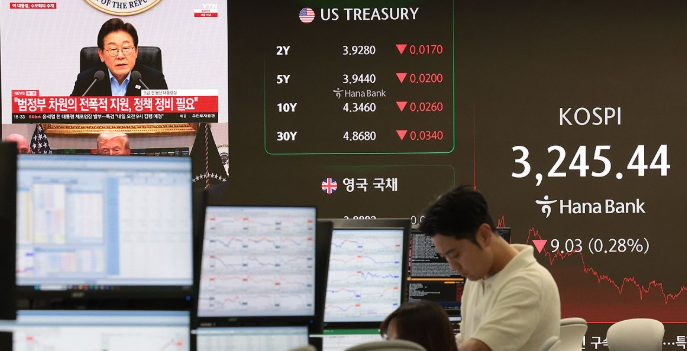 "부동산 없는 개미에 던진 세금 폭탄"…증세 시동에 '싸늘한 투심' [2025 세제개편]