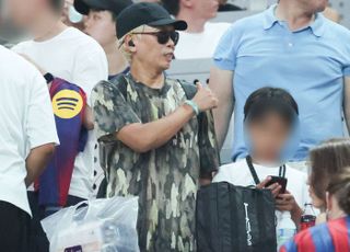 김태호 PD, 아들과 함께 FC바르셀로나 아시아투어 경기장 찾아